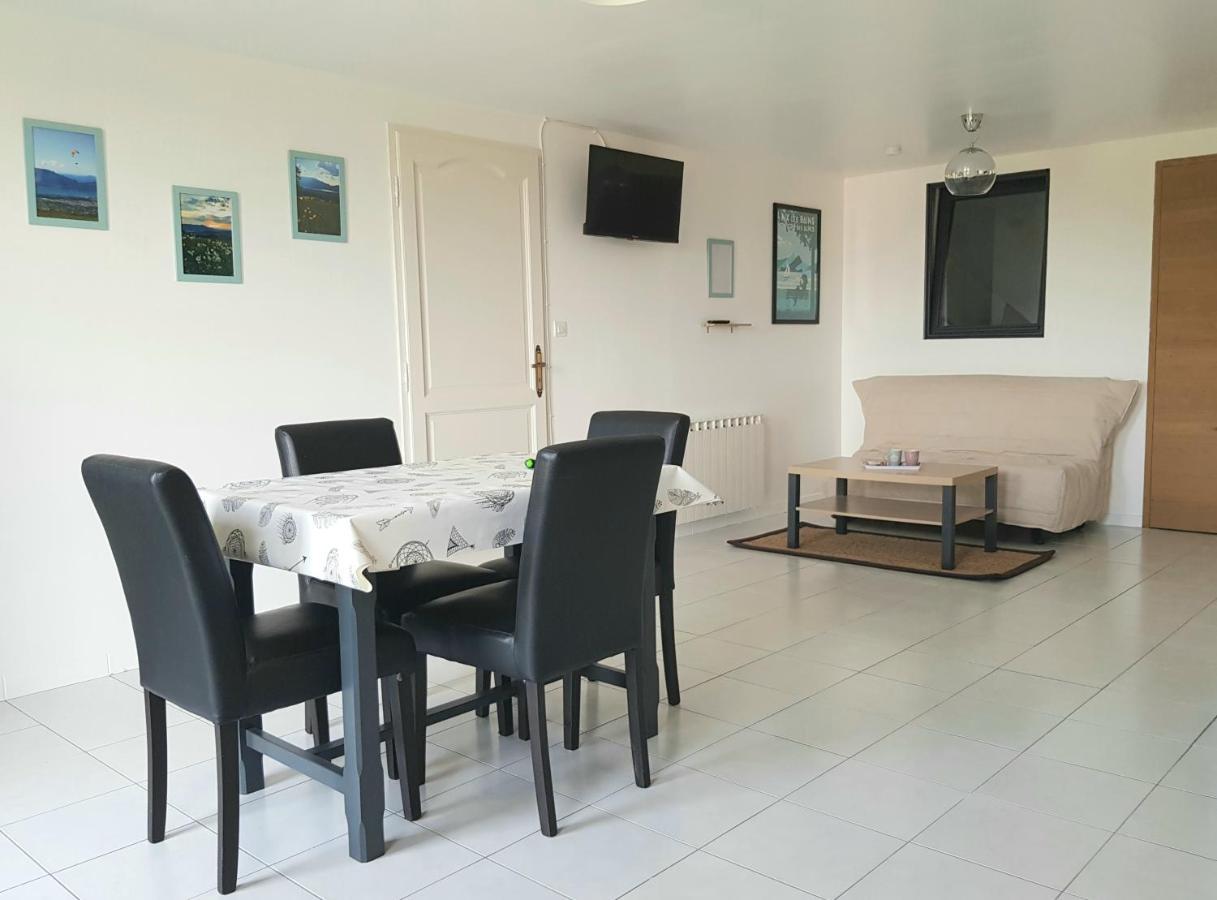 Appartement Independant Dans Maison Au Calme Pugny-Chatenod Dış mekan fotoğraf