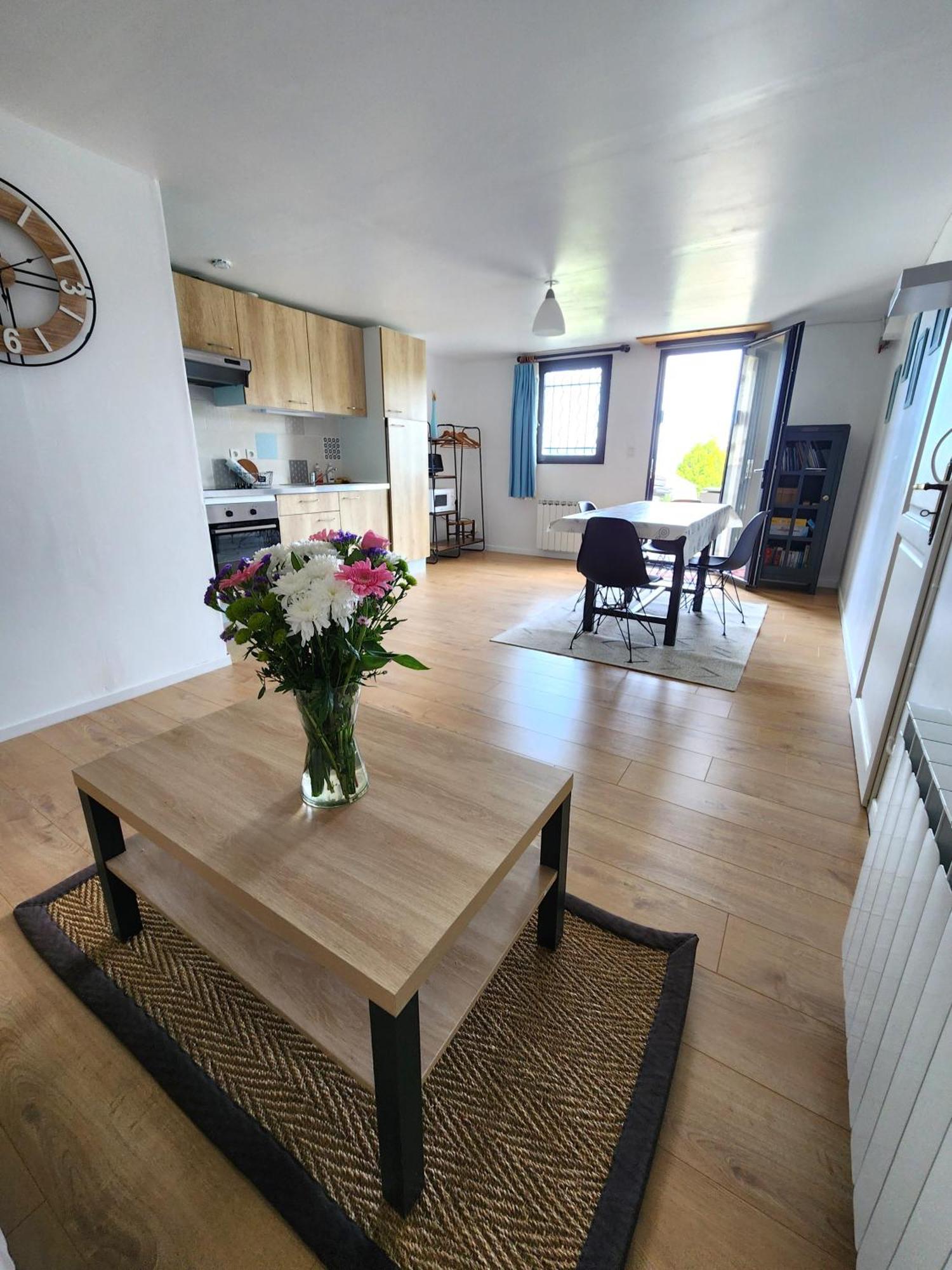 Appartement Independant Dans Maison Au Calme Pugny-Chatenod Dış mekan fotoğraf